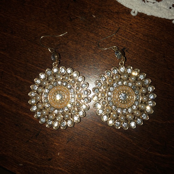 Stunning boutique statement earrings - Picture 3 of 7